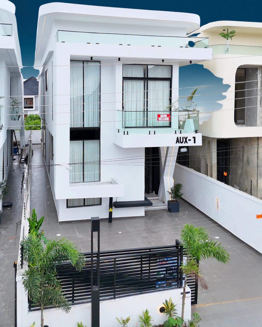 5 Bedroom Luxury Detached Duplex with Pool | Orchid Road, Lekki - Property in Orchid Road Lekki