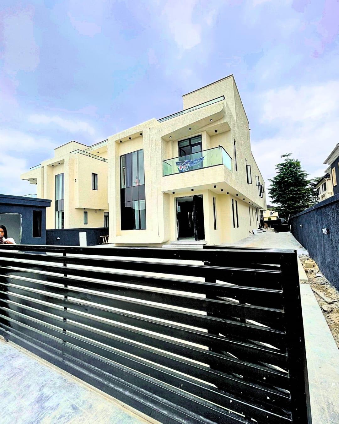 Modern 5-Bedroom Luxury Smart Home For Sale in Royal Gardens, Lekki | N900M - Property in Royal Garden Estate, Ajah